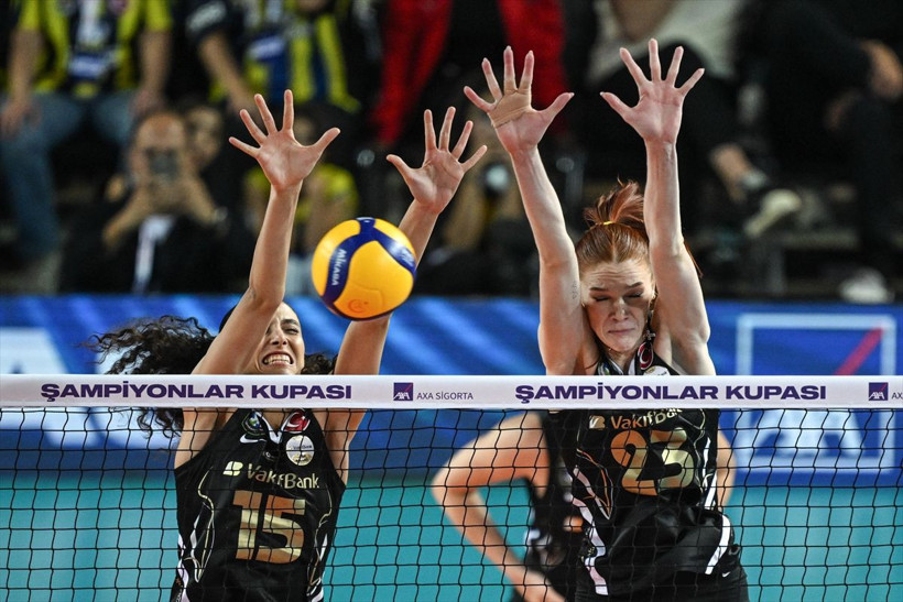 Fenerbahçe, VakıfBank'ı 2-0'dan dönüp yenerek AXA Sigorta Şampiyonlar Kupası'nı kazandı - Resim: 7