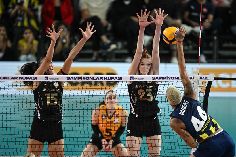 Fenerbahçe, VakıfBank'ı 2-0'dan dönüp yenerek AXA Sigorta Şampiyonlar Kupası'nı kazandı - Resim: 10