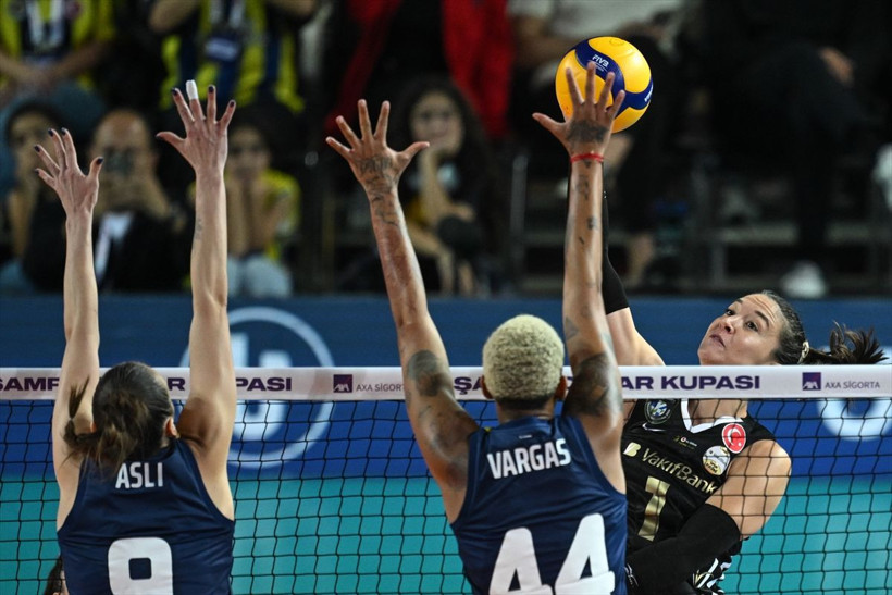 Fenerbahçe, VakıfBank'ı 2-0'dan dönüp yenerek AXA Sigorta Şampiyonlar Kupası'nı kazandı - Resim: 11