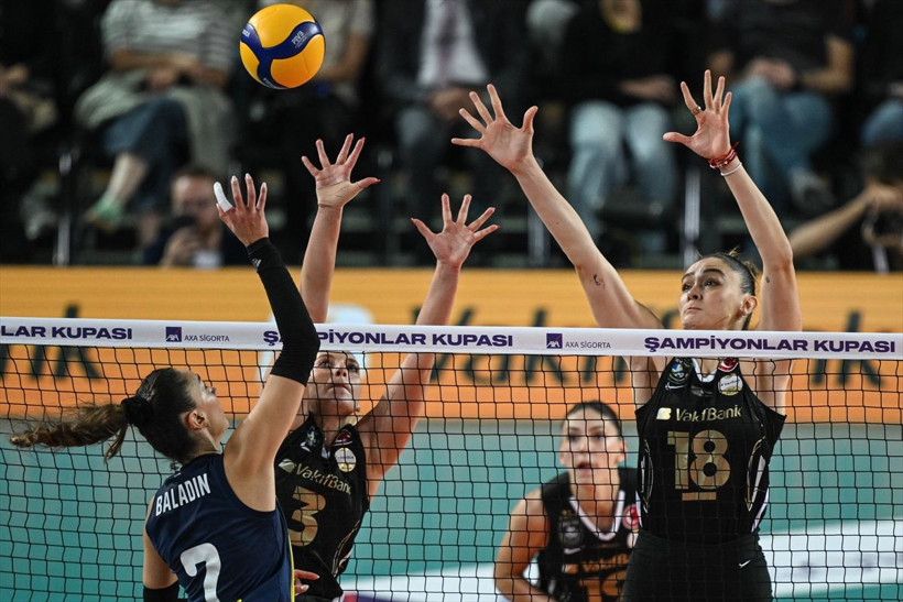 Fenerbahçe, VakıfBank'ı 2-0'dan dönüp yenerek AXA Sigorta Şampiyonlar Kupası'nı kazandı - Resim: 13
