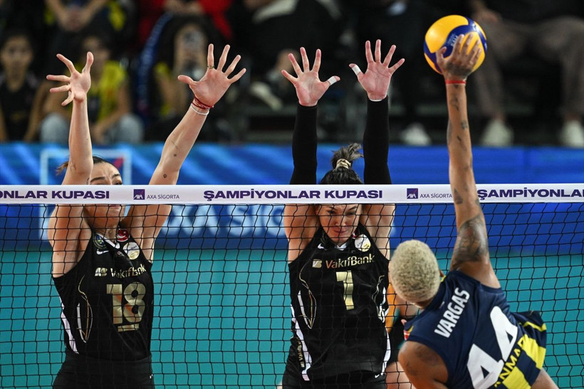 Fenerbahçe, VakıfBank'ı 2-0'dan dönüp yenerek AXA Sigorta Şampiyonlar Kupası'nı kazandı - Resim: 15