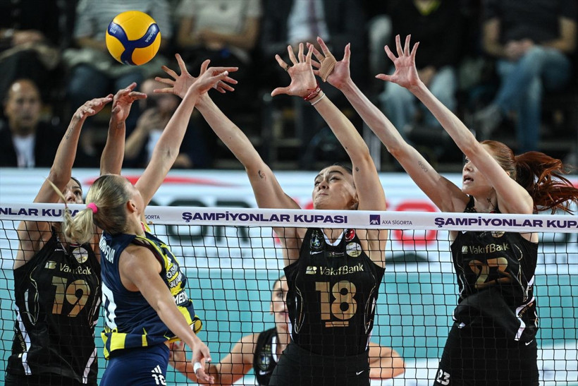 Fenerbahçe, VakıfBank'ı 2-0'dan dönüp yenerek AXA Sigorta Şampiyonlar Kupası'nı kazandı - Resim: 18
