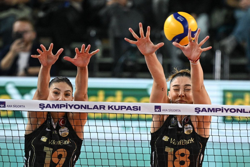 Fenerbahçe, VakıfBank'ı 2-0'dan dönüp yenerek AXA Sigorta Şampiyonlar Kupası'nı kazandı - Resim: 19