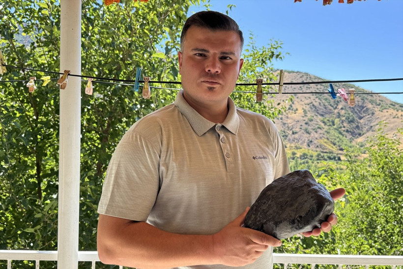 Elazığlı çiftçi evinin bir odasını taşla doldurdu! Bakın ne arıyor - Resim: 12