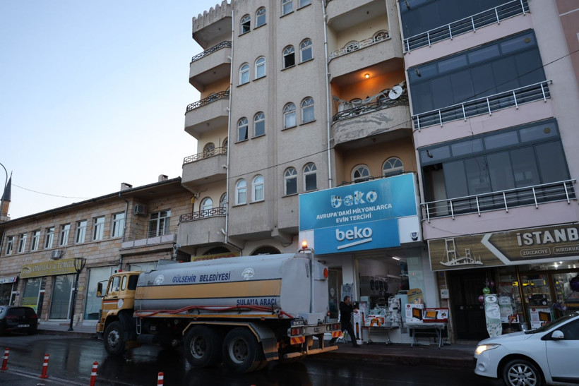 Çöp evdeki engelli kadın annesinin cesediyle 1 ay yaşadı - Resim: 1