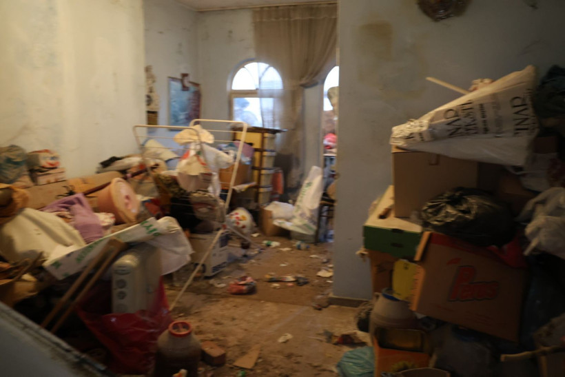 Çöp evdeki engelli kadın annesinin cesediyle 1 ay yaşadı - Resim: 3