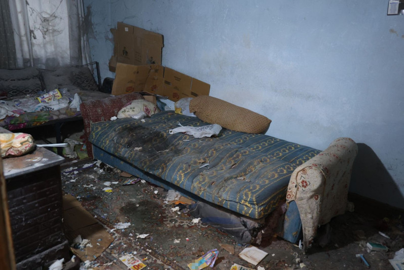 Çöp evdeki engelli kadın annesinin cesediyle 1 ay yaşadı - Resim: 6