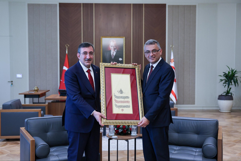KKTC'de Cumhurbaşkanı Erhürman görevi devraldı! Cevdet Yılmaz da oradaydı - Resim : 2