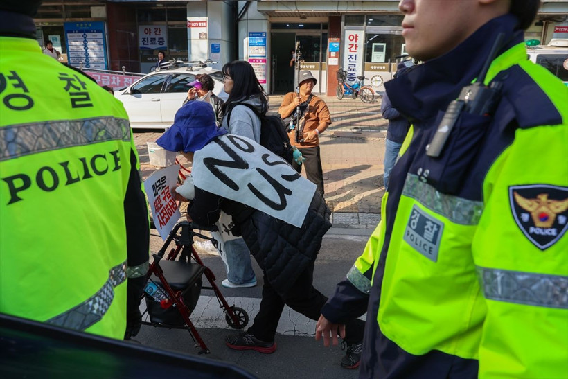 Güney Kore’de Trump protestosu! Yüzlerce kişi sokaklara döküldü - Resim: 4