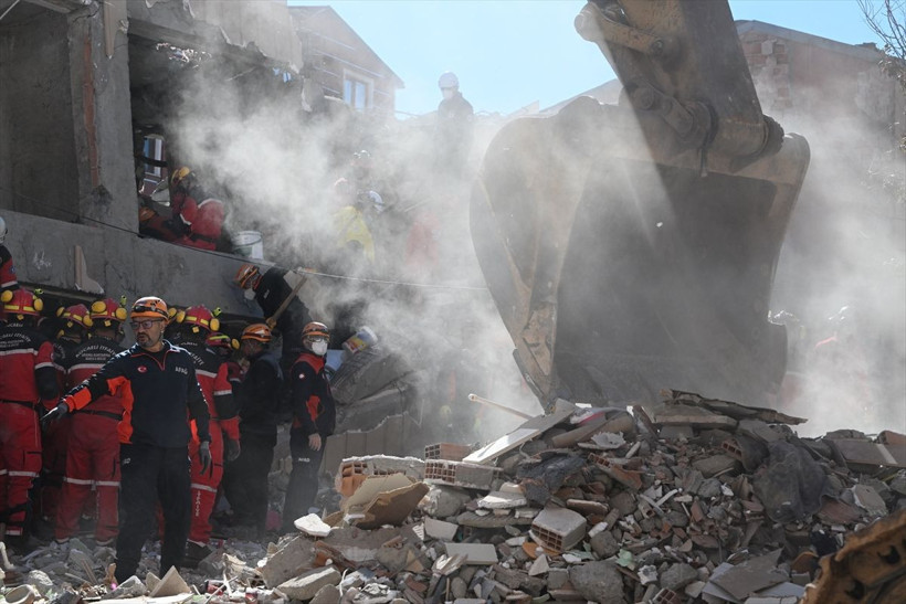 Enkazdan kurtarılan Dilara'ya acı haber verildi - Resim: 7