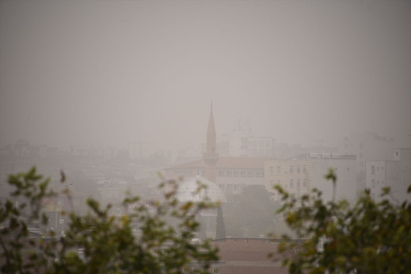 Toz bulutu Şanlıurfa semalarını kapladı - Resim: 2