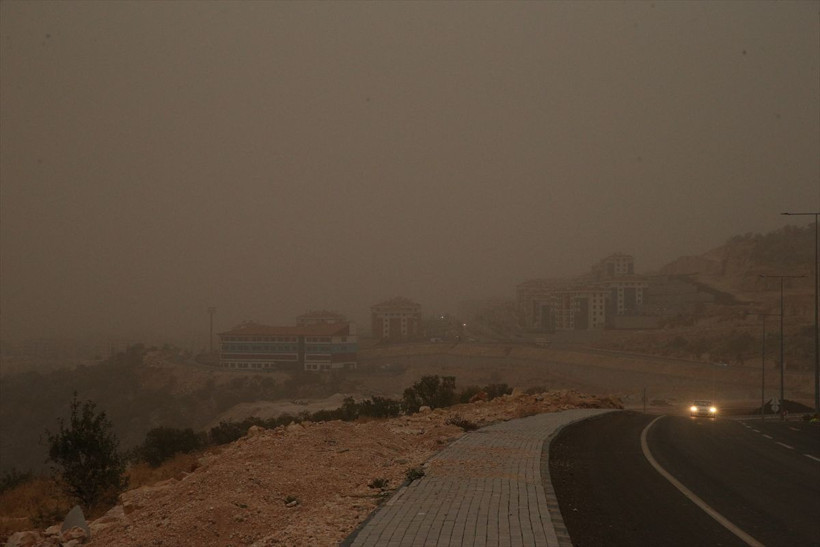 Toz bulutu Şanlıurfa semalarını kapladı - Resim: 1