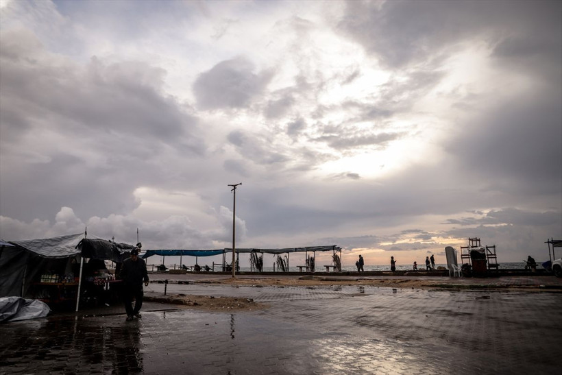 Gazzelilerin çadırları sular altında kaldı - Resim: 15