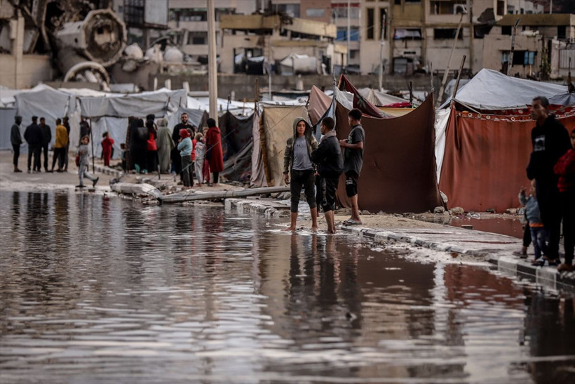 Gazzelilerin çadırları sular altında kaldı - Resim: 31