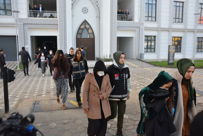 Kocaeli merkezli 3 ilde düzenlenen operasyonda 'Altın Kızlar' isimli 41 kişilik hırsızlık çetesi çökertildi - Resim: 1