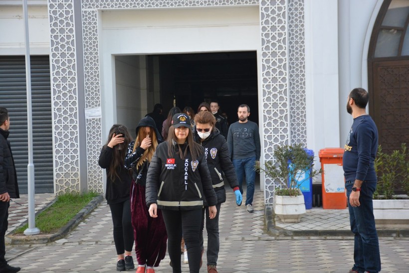 Kocaeli merkezli 3 ilde düzenlenen operasyonda 'Altın Kızlar' isimli 41 kişilik hırsızlık çetesi çökertildi - Resim: 10