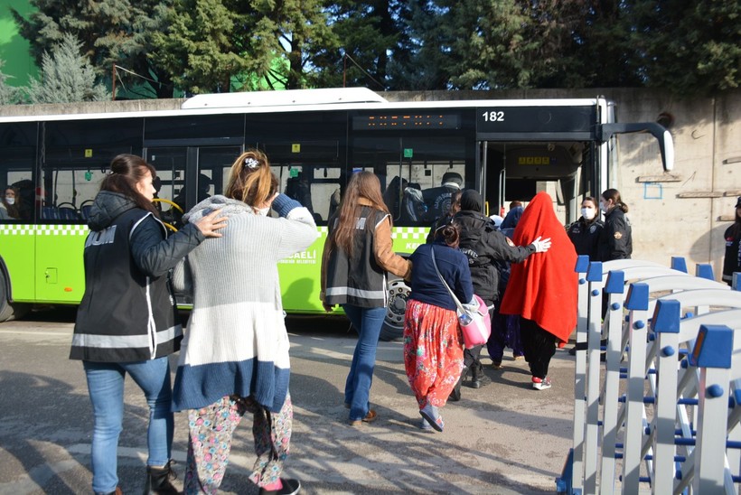 Kocaeli merkezli 3 ilde düzenlenen operasyonda 'Altın Kızlar' isimli 41 kişilik hırsızlık çetesi çökertildi - Resim: 12