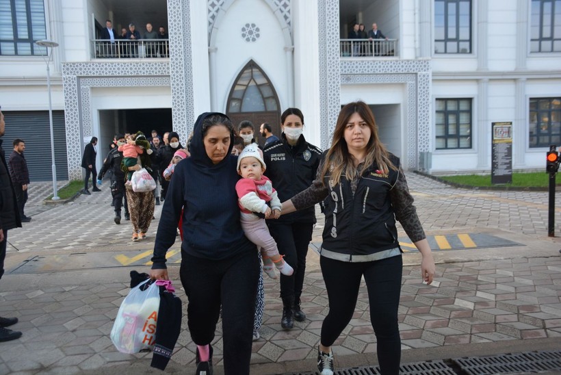 Kocaeli merkezli 3 ilde düzenlenen operasyonda 'Altın Kızlar' isimli 41 kişilik hırsızlık çetesi çökertildi - Resim: 13