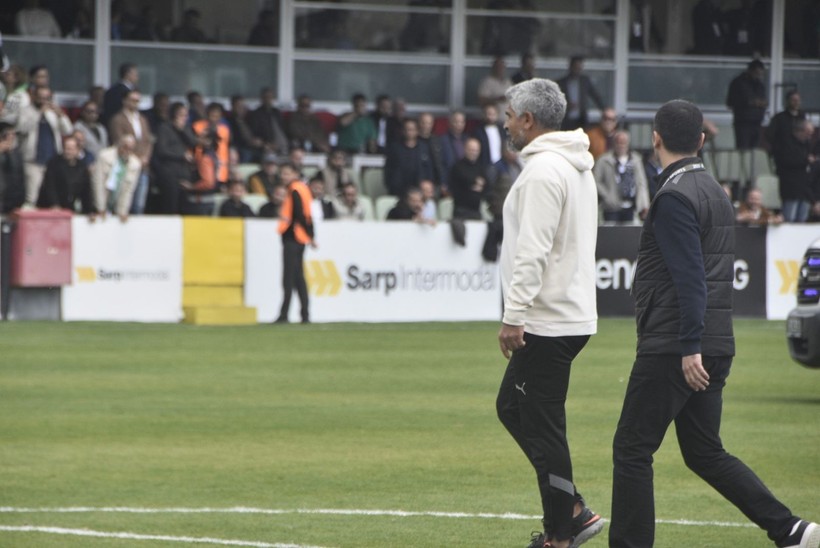 Bodrum FK-Eyüpspor maçında ortalık karıştı: Arda Turan'a yabancı madde atıldı, bir futbolcu hastaneye kaldırıldı - Resim: 2