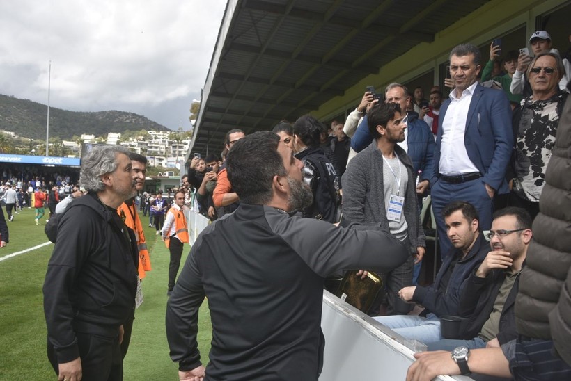 Bodrum FK-Eyüpspor maçında ortalık karıştı: Arda Turan'a yabancı madde atıldı, bir futbolcu hastaneye kaldırıldı - Resim: 21