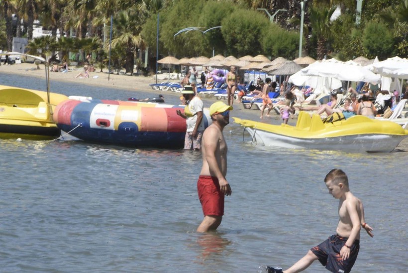 Muğla, Antalya kıyılarında bayram yoğunluğu! Yaz tatilini aratmadı - Resim: 26