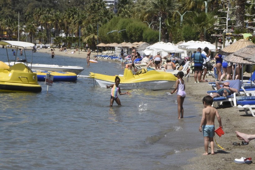 Muğla, Antalya kıyılarında bayram yoğunluğu! Yaz tatilini aratmadı - Resim: 29