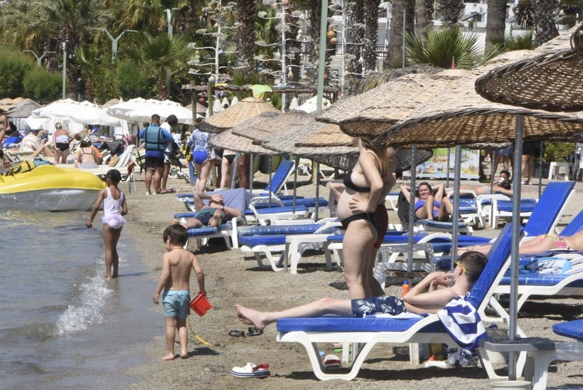 Muğla, Antalya kıyılarında bayram yoğunluğu! Yaz tatilini aratmadı - Resim: 31