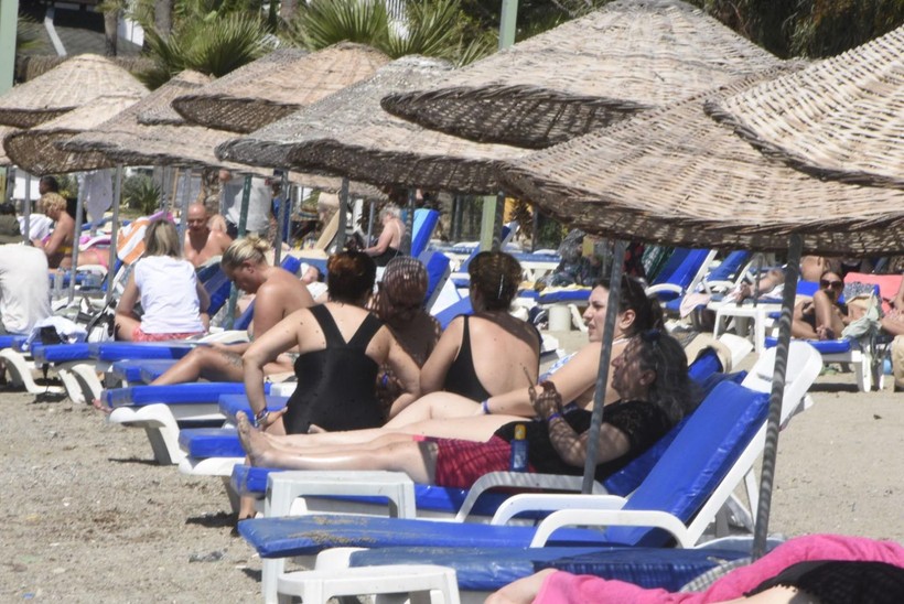Muğla, Antalya kıyılarında bayram yoğunluğu! Yaz tatilini aratmadı - Resim: 13