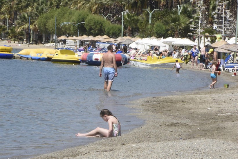 Muğla, Antalya kıyılarında bayram yoğunluğu! Yaz tatilini aratmadı - Resim: 10