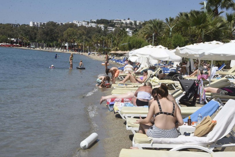 Muğla, Antalya kıyılarında bayram yoğunluğu! Yaz tatilini aratmadı - Resim: 36