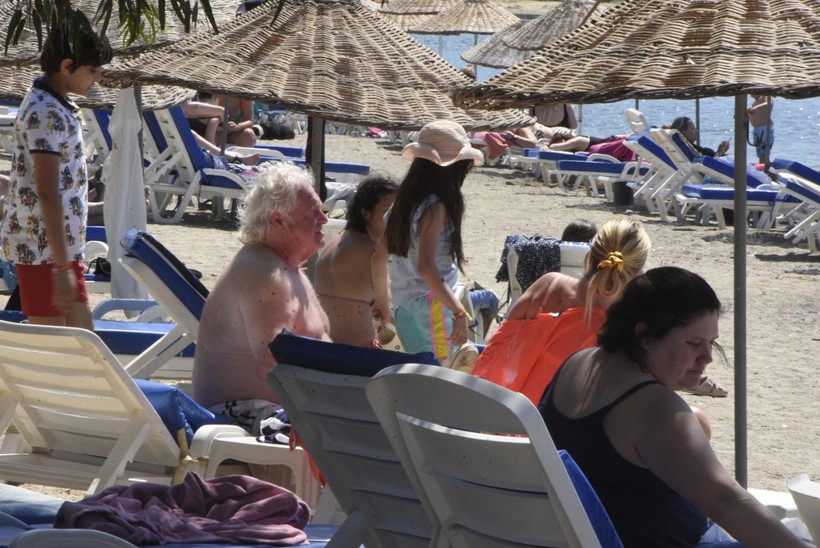 Muğla, Antalya kıyılarında bayram yoğunluğu! Yaz tatilini aratmadı - Resim: 42