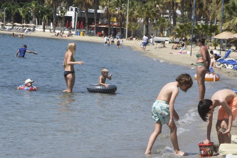 Muğla, Antalya kıyılarında bayram yoğunluğu! Yaz tatilini aratmadı - Resim: 34