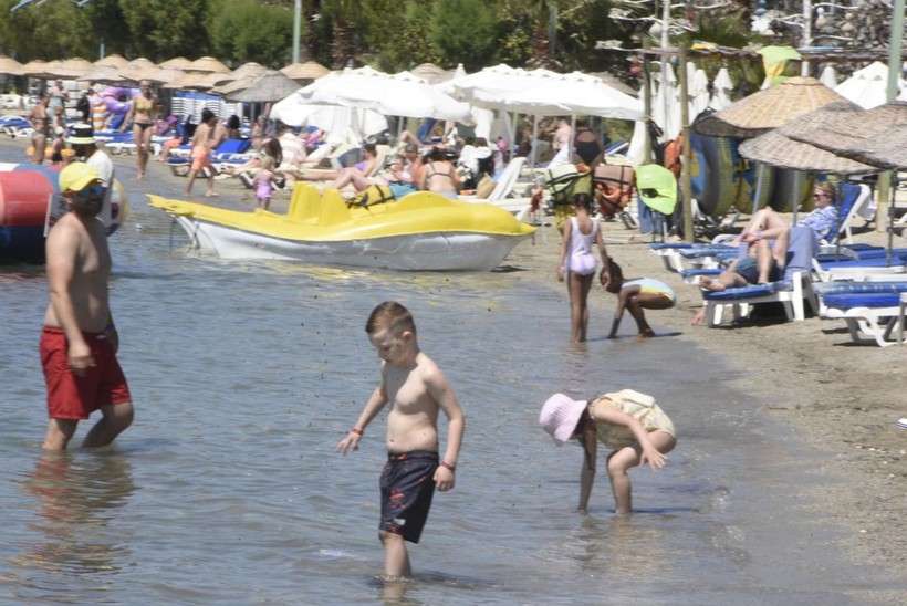Muğla, Antalya kıyılarında bayram yoğunluğu! Yaz tatilini aratmadı - Resim: 24