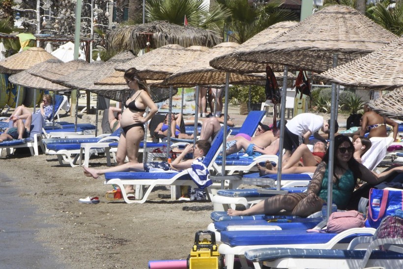Muğla, Antalya kıyılarında bayram yoğunluğu! Yaz tatilini aratmadı - Resim: 27
