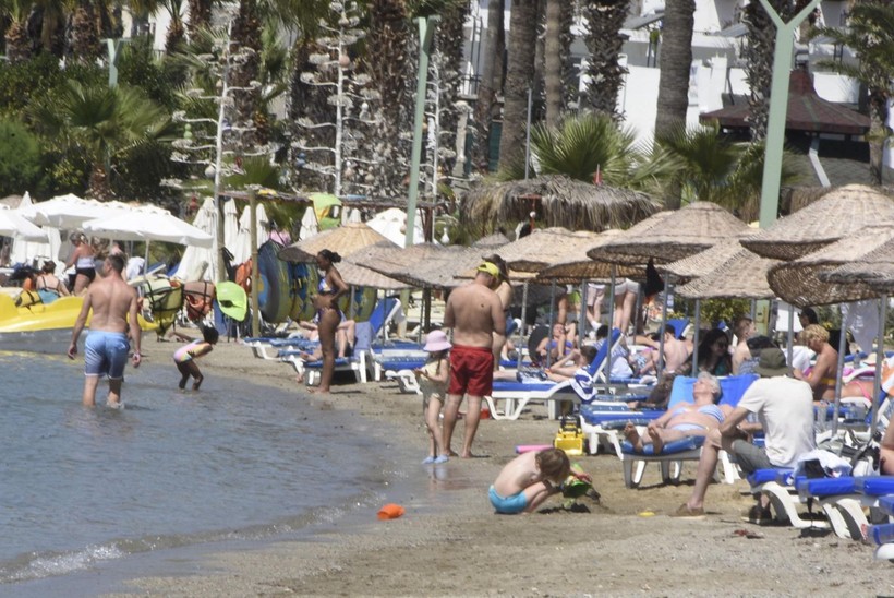 Muğla, Antalya kıyılarında bayram yoğunluğu! Yaz tatilini aratmadı - Resim: 15