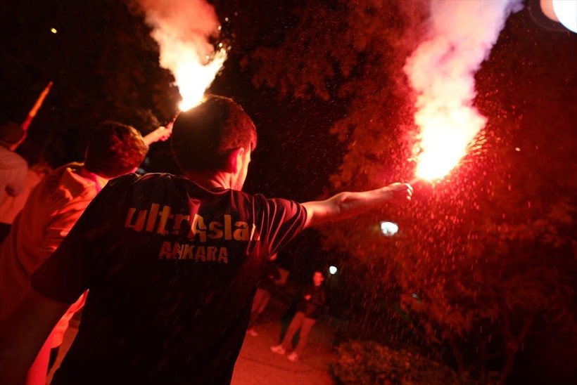 Türkiye'nin dört bir yanında yaşayan vatandaşlar, Galatasaray'ın şampiyonluğunu kutladı - Resim: 1