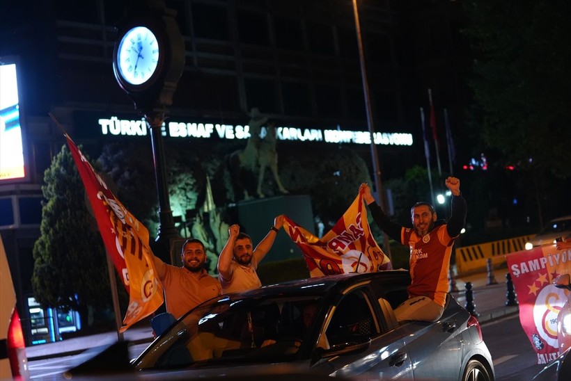 Türkiye'nin dört bir yanında yaşayan vatandaşlar, Galatasaray'ın şampiyonluğunu kutladı - Resim: 24