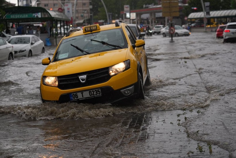 Ankara'da sağanak sele döndü! Hayat durma noktasına geldi - Resim: 12