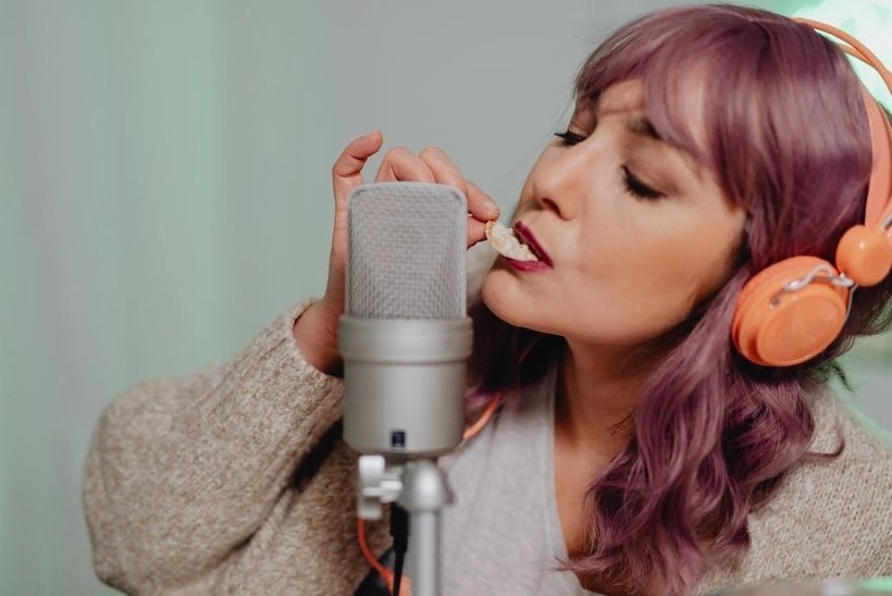 ASMR neden bazılarını rahatlatıyor? Seslerin ve fısıltıların sırrı ne? İşte beyindeki etkileri - Resim: 10