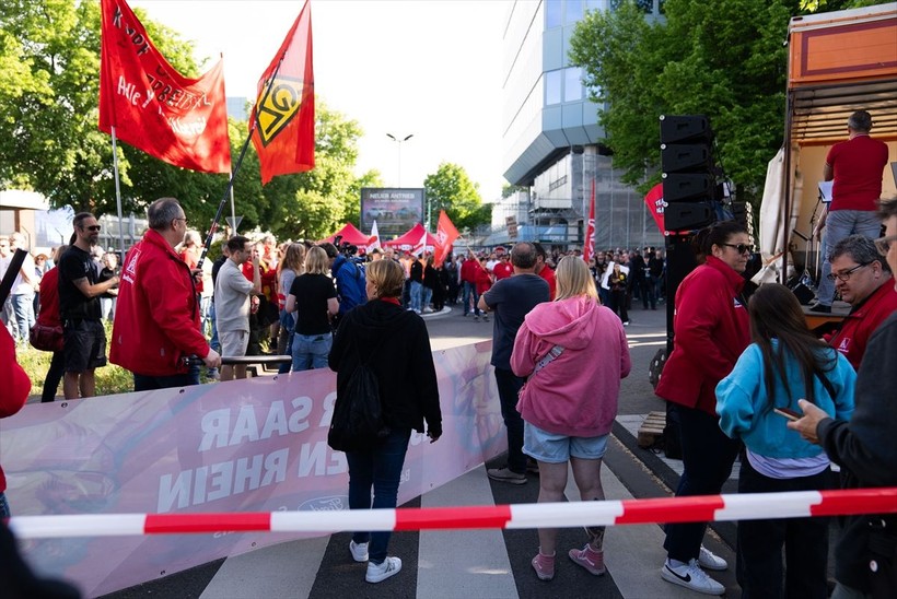 Almanya'nın Köln kentinde Ford fabrikasında üretim durma noktasına geldi işçiler greve gitti - Resim: 7
