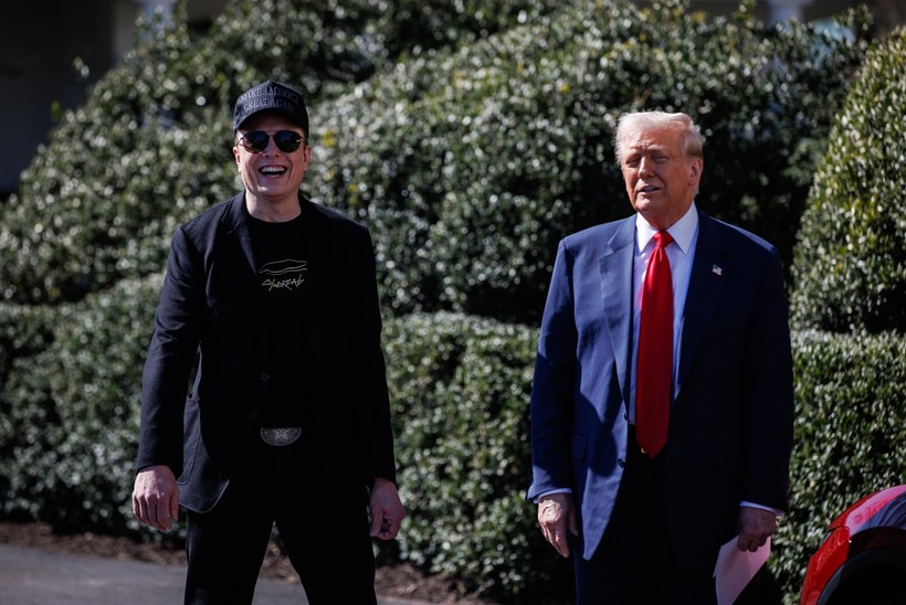 Trump, Elon Musk'ın "aklını kaçırdığını" söyledi - Resim : 1