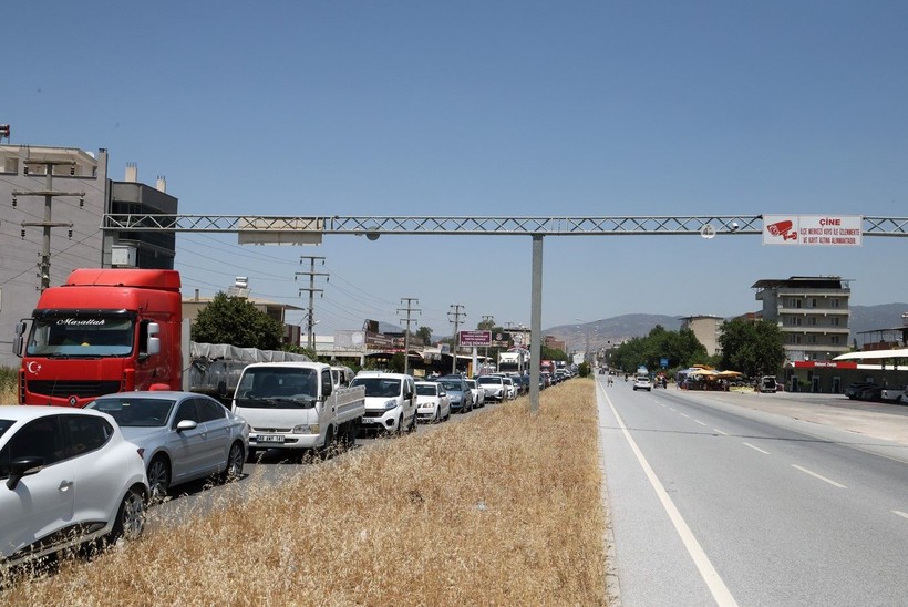 Bir ucu Aydın'da, diğer ucu Muğla’da: Hafta sonu tatilcileri trafiği felç etti - Resim: 3