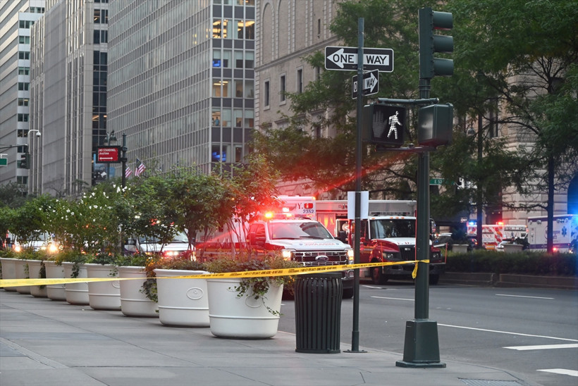 New York'ta silahlı baskın: 1'i polis 4 kişi öldü - Resim : 5
