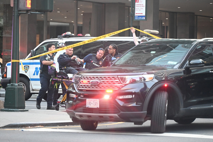 New York'ta silahlı baskın: 1'i polis 4 kişi öldü - Resim : 2