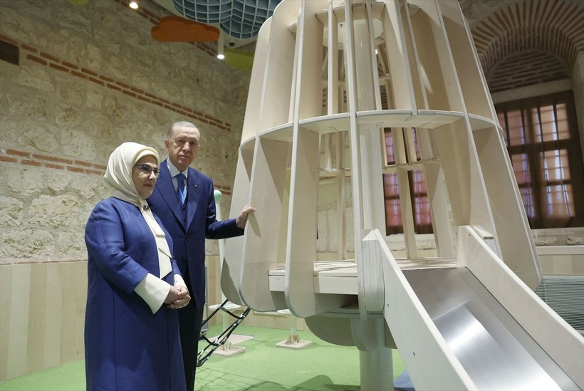 Cumhurbaşkanı Erdoğan, Rami Kütüphanesi'nin Açılış Törenine katıldı, kütüphane gezisi esnasında öğrencilerle çekilen fotoğraflar iç ısıttı - Resim: 23