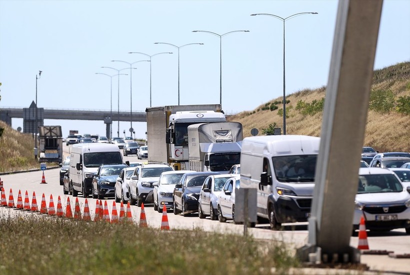 Kurban Bayramı tatili sona erdi! Tatilcilerin dönüşü uzun kuyruklar oluşturdu - Resim: 29