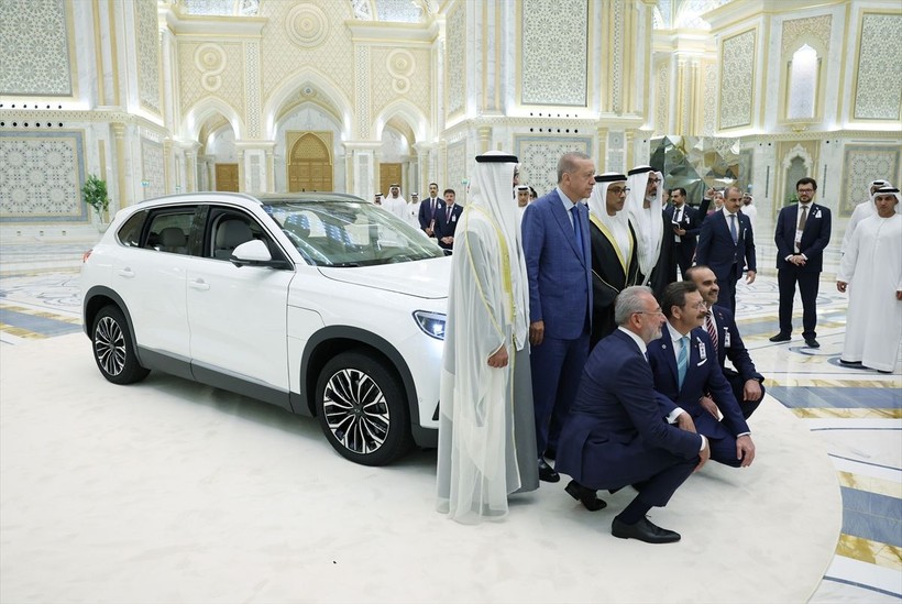 Cumhurbaşkanı Erdoğan, BAE'li mevkidaşına Togg hediye etti - Resim: 9