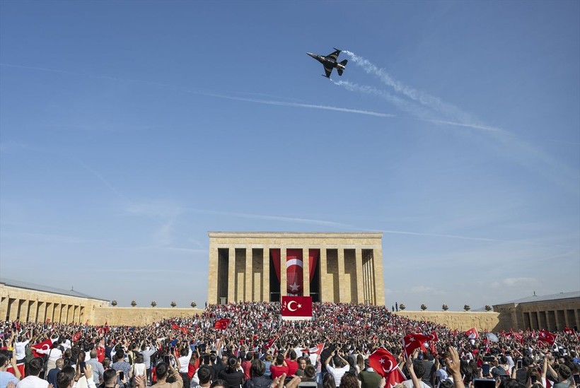100. Yıl Kutlamaları nedeniyle Anıtkabir'de dün ziyaretçi rekoru kırıldı - Resim: 31