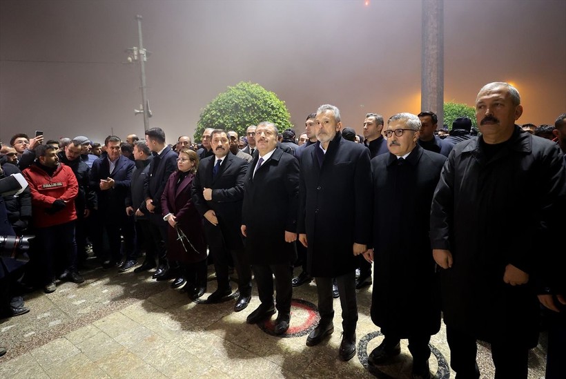 Hatay, Adıyaman ve Osmaniye'de hayatını kaybedenler için 'sessiz yürüyüş' düzenlendi - Resim: 5