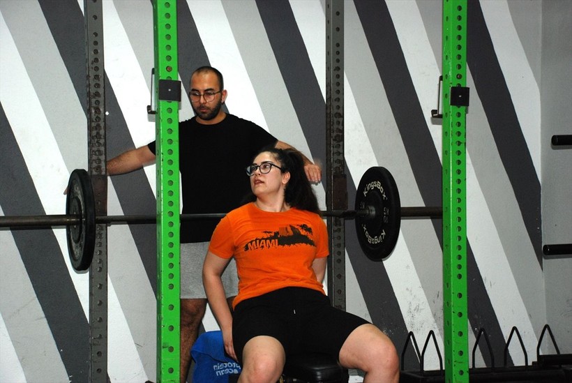 Görme engelli Melisa zayıflamak için gittiği spor salonunda haltere başlayıp Türkiye şampiyonu oldu - Resim: 1